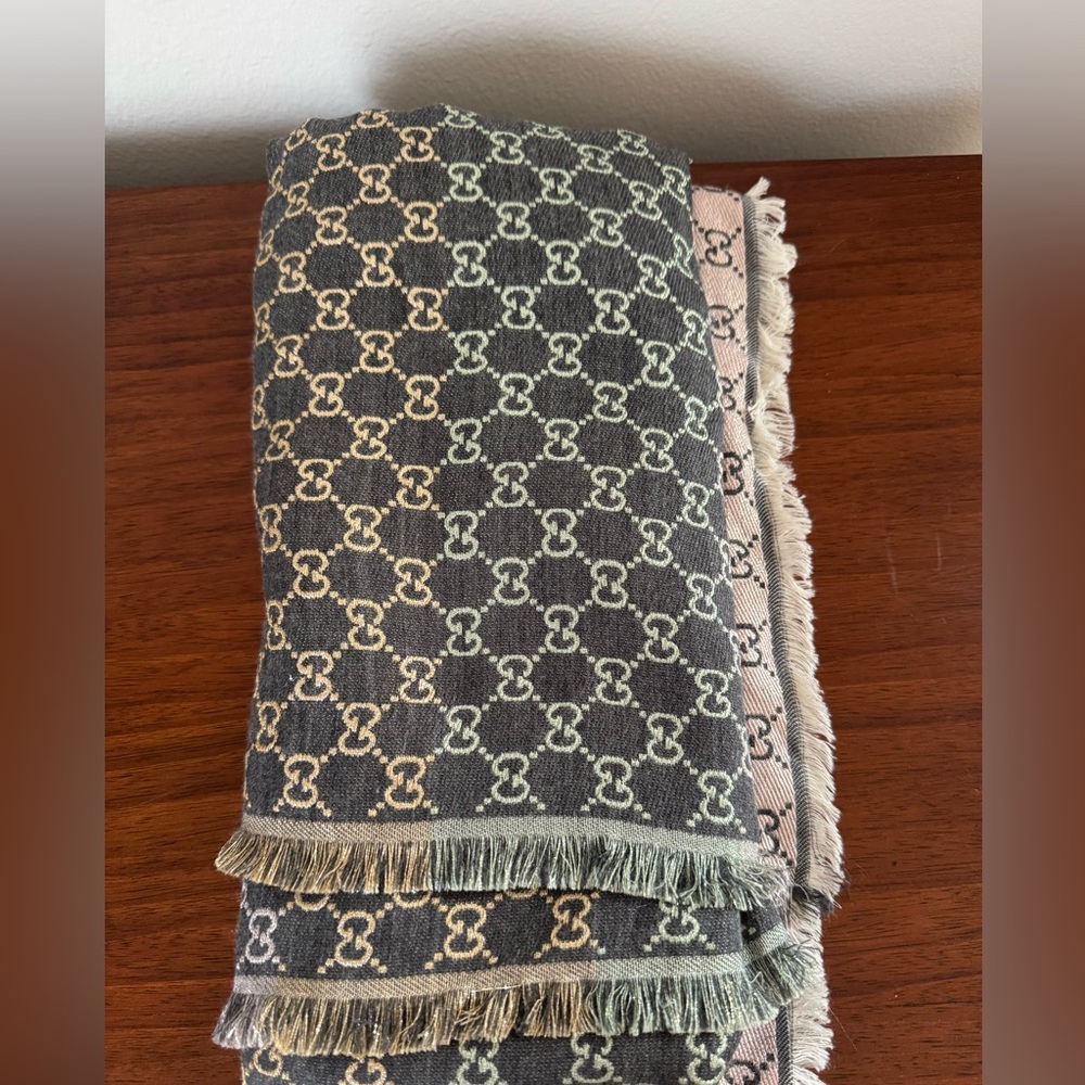 Gucci Double G Pattern Fringe Scarf in Charcoal and Beige